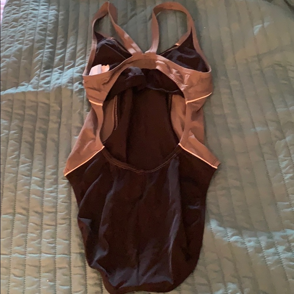 Nike swim one piece bathing suit size 12 - Picture 3 of 4